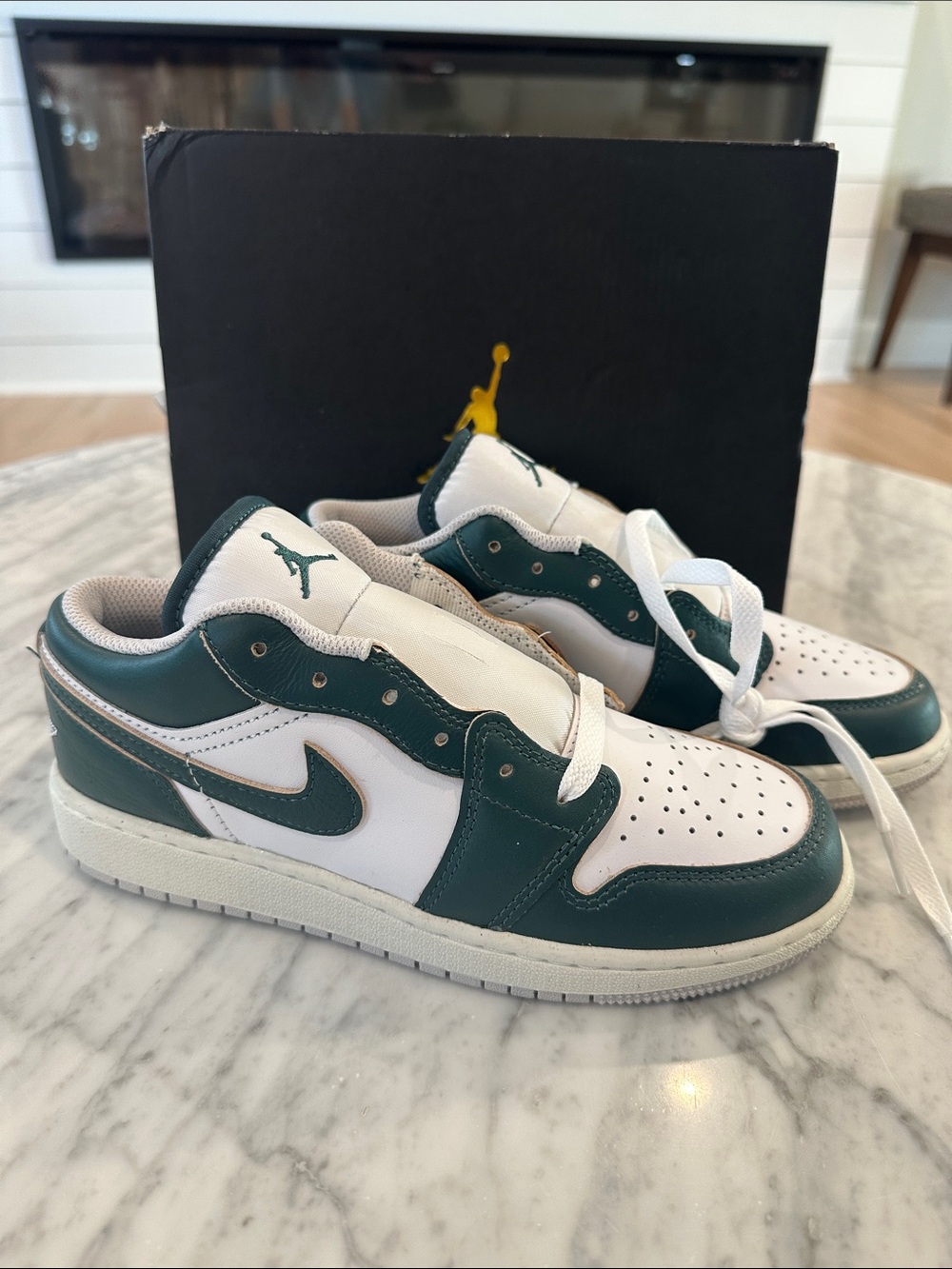 NWT Air Jordan 1 Low Kids Low-Top Sneakers in White and Dark Green